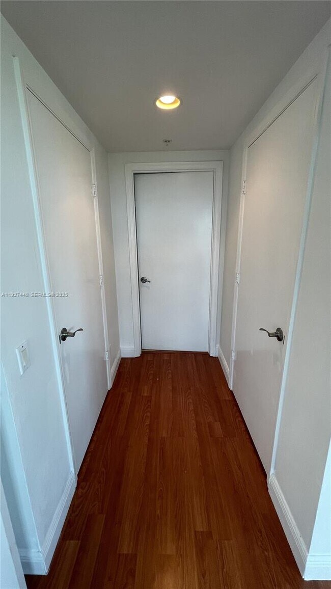 Building Photo - 14951 Royal Oaks Ln