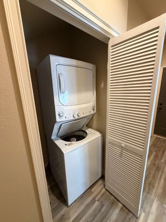 Building Photo - Modern 2 Bed, 2 Bath Duplex in Laurel