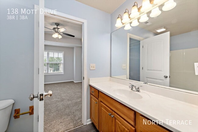 Building Photo - 138 Mott Dr