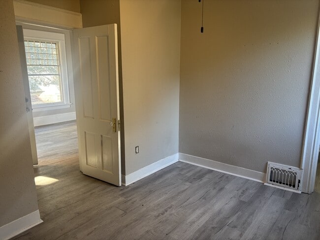 Building Photo - 1534 3rd Ave SE