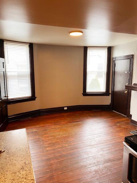 Building Photo - 424 6th Ave