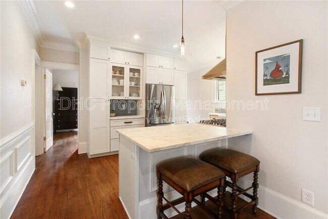 Building Photo - 939 Euclid Ave NE