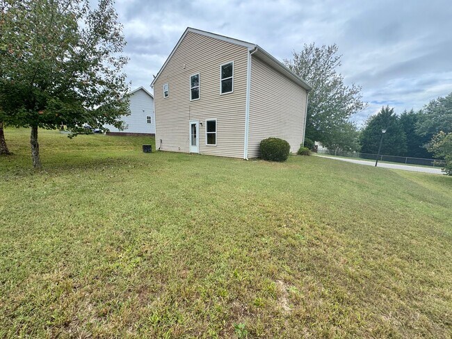 Building Photo - Statesville - 3 Bed / 2.5 Bath + Garage