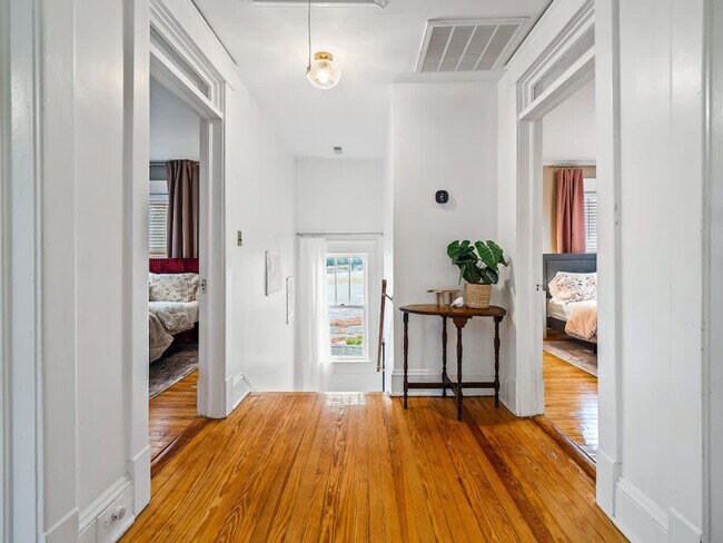 Building Photo - 2ND East Drive-SI ID1496103P