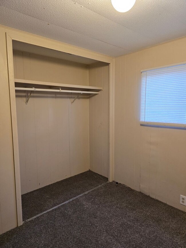 Building Photo - Affordable, Cute, Cozy