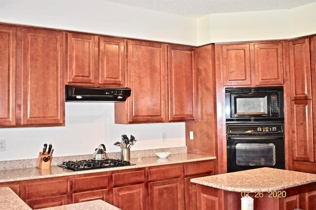 Building Photo - 215 S Ocean Grande Dr