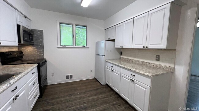 Building Photo - 315 W Main St