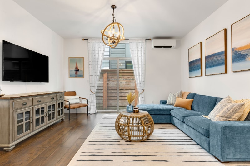 Building Photo - 921 10th Ave E