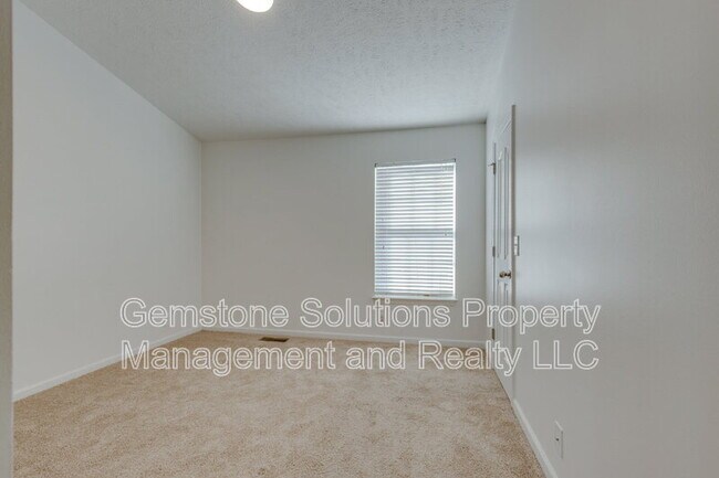 Building Photo - 1303 Vermont Ct