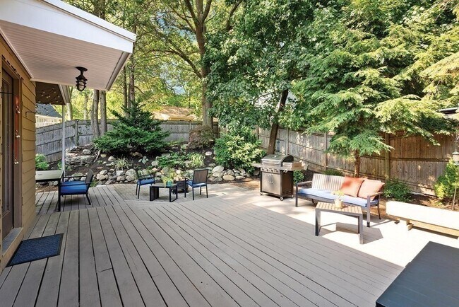 Building Photo - 44 Rolling Ln