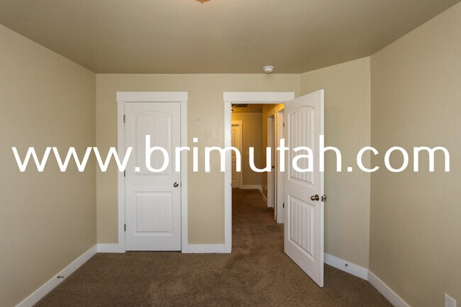 Building Photo - 14547 S Edgemere Dr