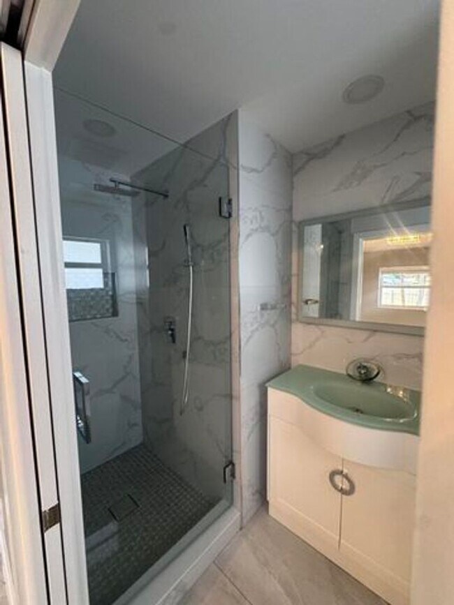 Building Photo - 2591 Rosehaven Rd