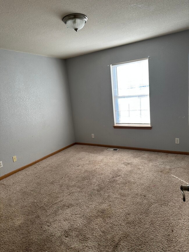 Building Photo - 1123 NW Scenic Dr