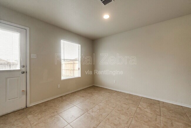 Building Photo - 1309 Hazelnut Dr