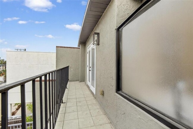 Building Photo - 162 E Davis Blvd