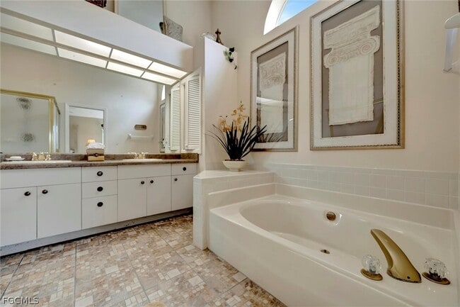 Building Photo - 9341 White Hickory Ln