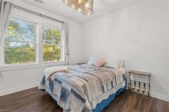 Building Photo - 7922 Shore Dr