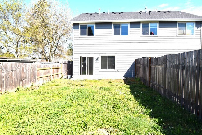 Building Photo - 556-558 Harrison St.