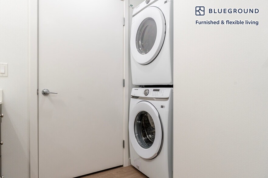 Building Photo - 17645 NE 69th Ct