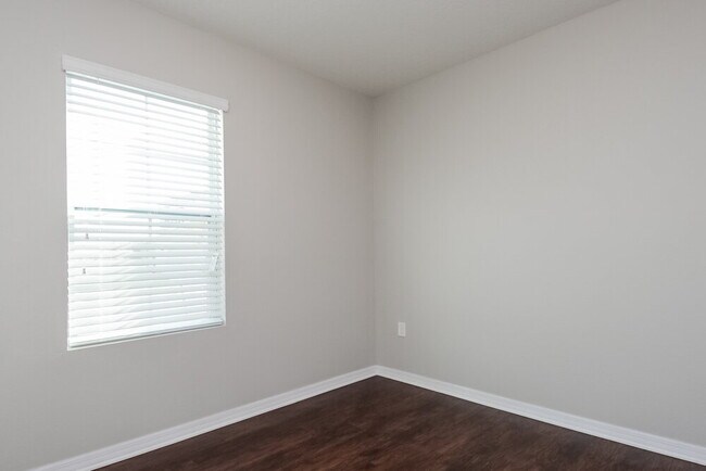 Building Photo - 1883 Green Dragon Dr