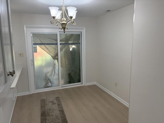 Building Photo - 921 Lonnie Farm Rd