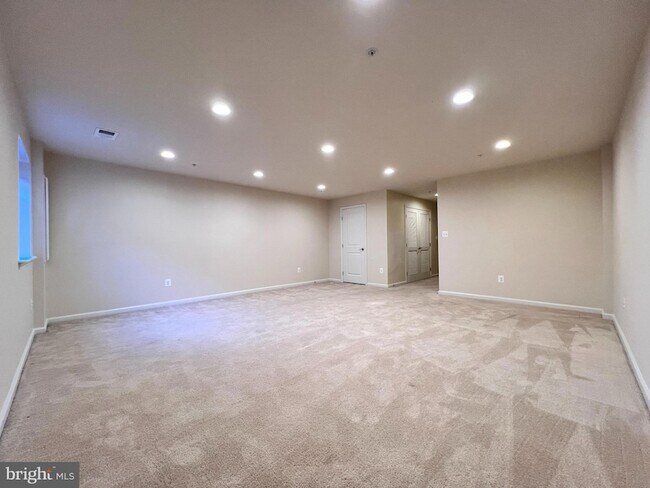 Building Photo - 22730 Autumn Breeze Ave