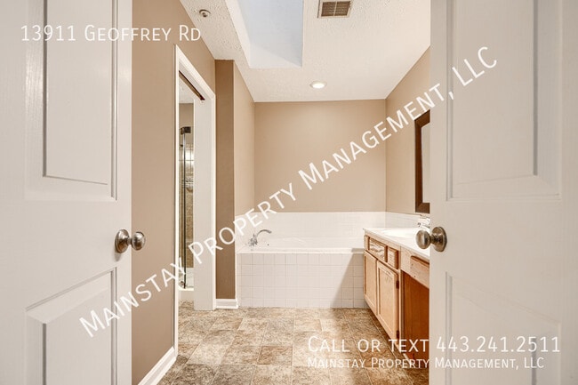 Building Photo - 13911 Geoffrey Rd