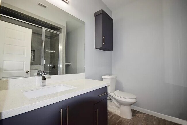 Bathroom - 1412 S Iris St