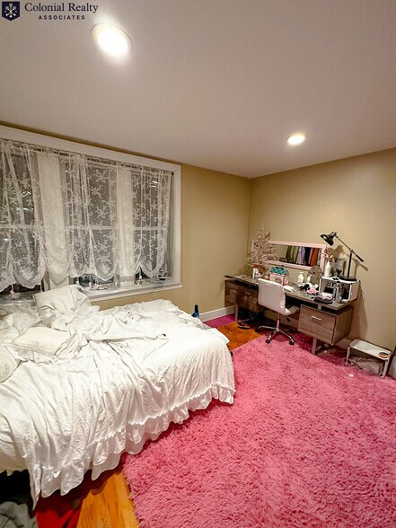 Building Photo - 72 Egmont St