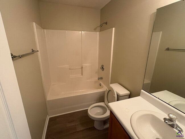 Building Photo - 105 Alice Dr