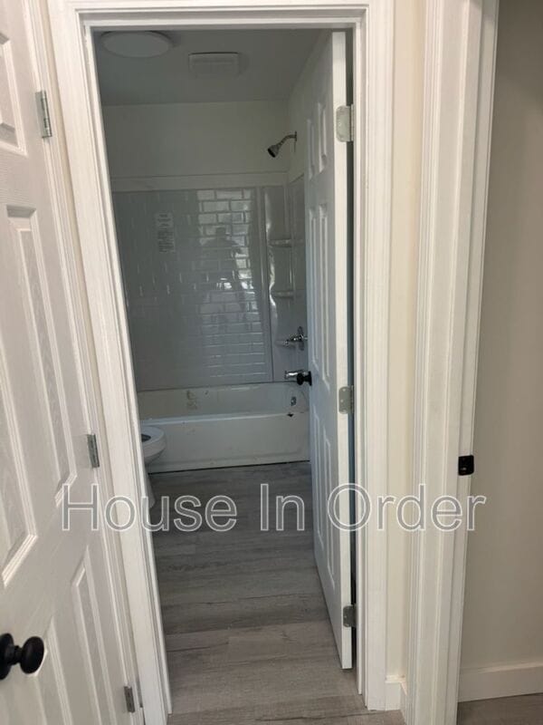 Building Photo - 215 Cowan St
