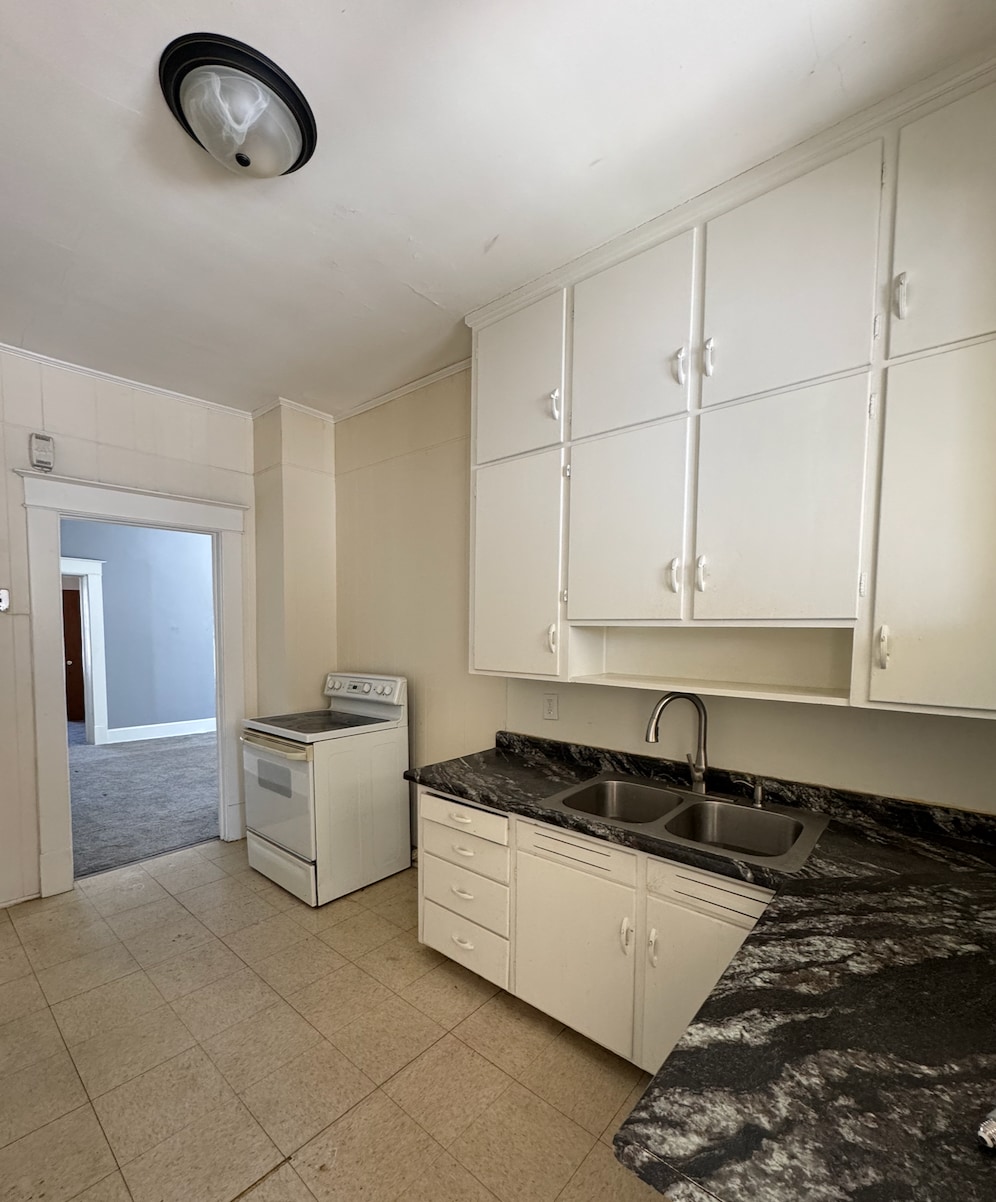 Kitchen - 2806 Felix St