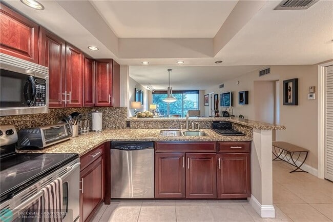 Building Photo - 3850 Oaks Clubhouse Dr