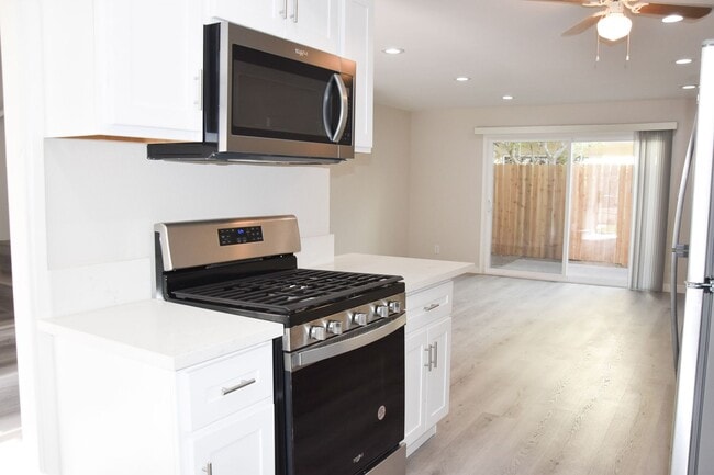 Building Photo - Olive (815) North
