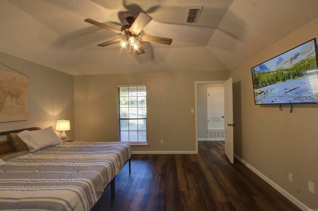 Building Photo - 3516 Skyline Blvd