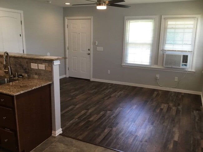 Building Photo - Completely remodeled 1 bedroom, 1 bath duplex! Half off on the first month!