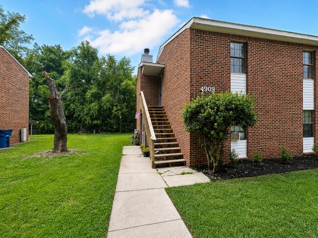 Building Photo - 4909 Cotton Row NW