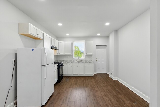 Building Photo - 1719 Darley Ave