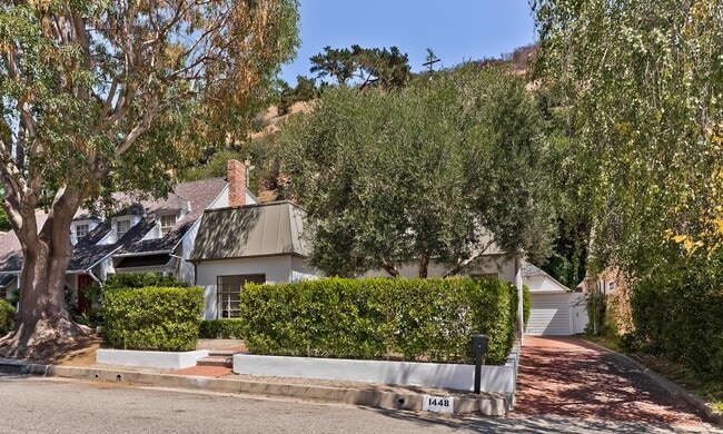 Building Photo - 1448 N Beverly Dr