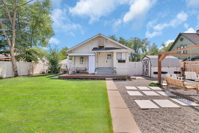 Building Photo - Elegant 1BR Basement Suite in Downtown His...