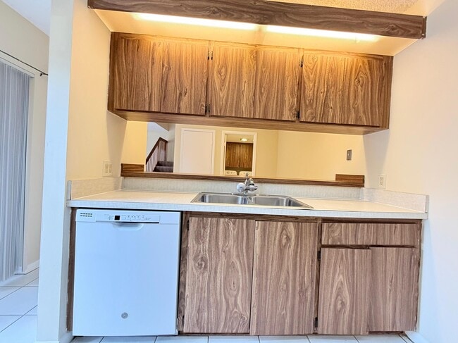 Building Photo - 810 8th Way