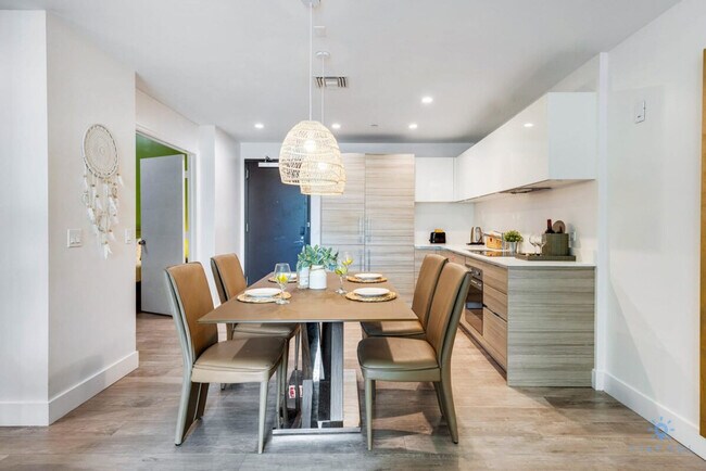 Building Photo - 777 N Ocean Dr