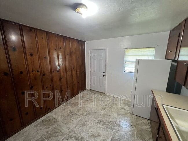 Building Photo - 13191 Sunshine Rd