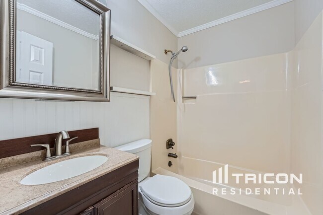 Building Photo - 1366 Oleander Dr SW