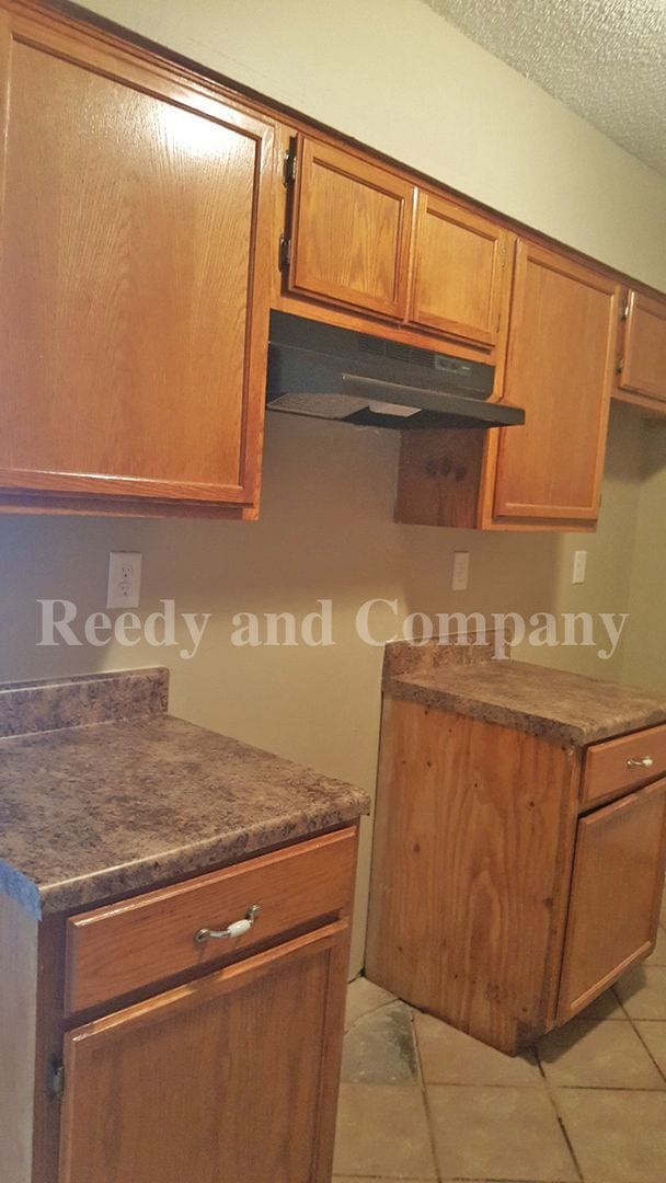 Building Photo - 2831 Gruber Dr