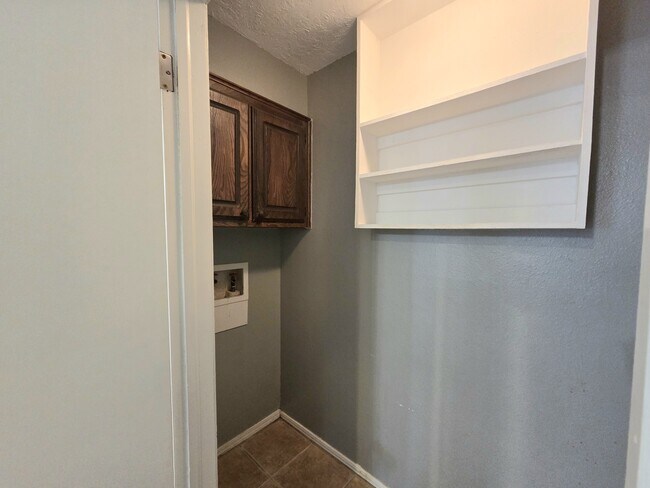 Building Photo - 507 Peppertree Ln