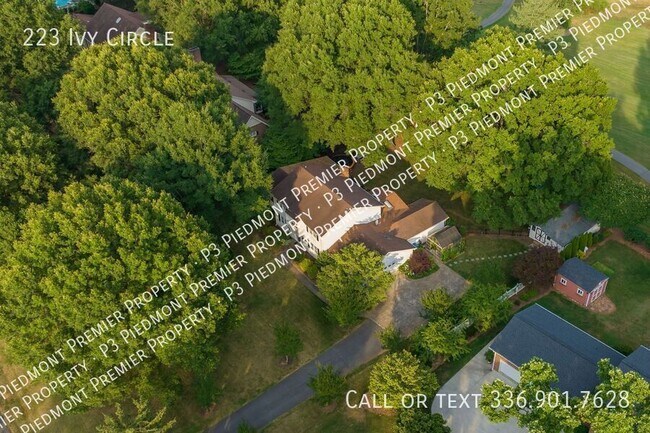 Building Photo - 223 Ivy Cir