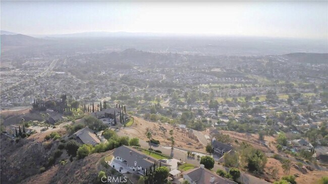 Building Photo - 7380 Live Oak Dr