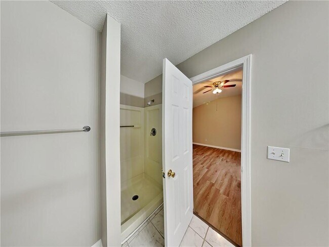 Building Photo - 276 Village Dr