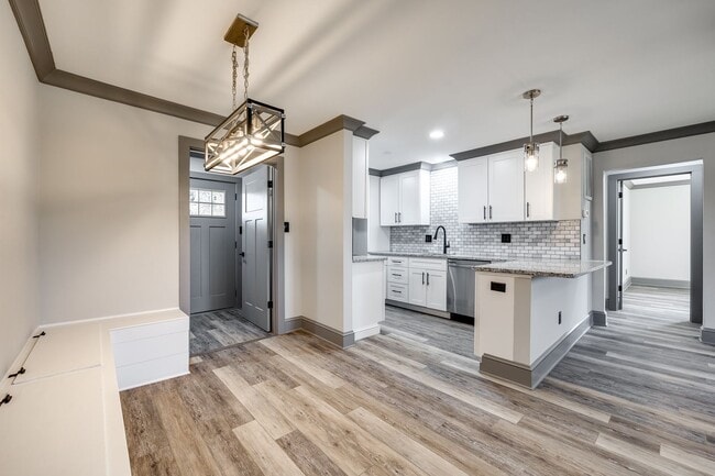 Building Photo - Newly Renovated Rock Hill Home Close to Downtown